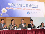 平機會主席林煥光先生和四個專責小組的召集人於平機會論壇的照片